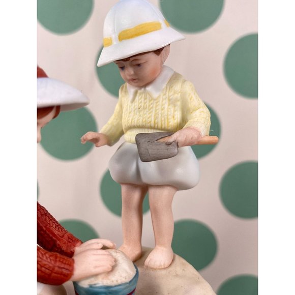 Avon "Summer Fun" figurine, Jessie Wilcox Smith Collection, handpainted, mint - Picture 10 of 13